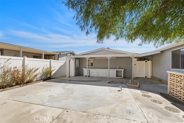 Spacious backyard w/concrete patio & patio cover