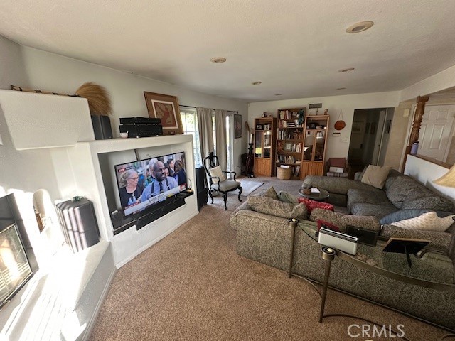 Detail Gallery Image 4 of 5 For 8108 Royer Ave, West Hills,  CA 91304 - 3 Beds | 2 Baths