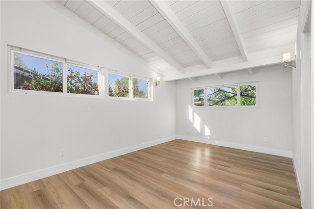 Detail Gallery Image 8 of 31 For 8341 Delco Ave, Winnetka,  CA 91306 - 5 Beds | 4 Baths