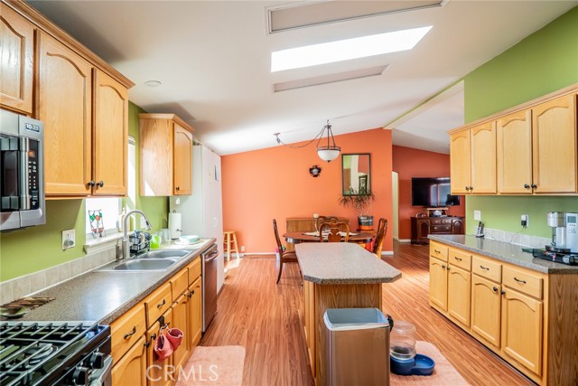 Detail Gallery Image 2 of 56 For 22241 Nisqually #74,  Apple Valley,  CA 92308 - 4 Beds | 2 Baths