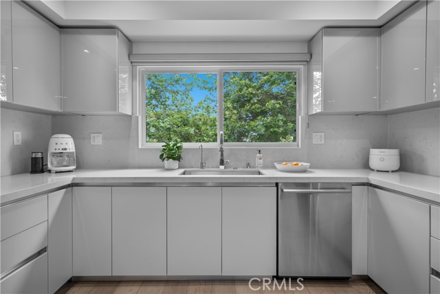 14157 Tiara Street, Sherman Oaks CA: https://media.crmls.org/medias/82511350-4032-4550-92c1-9f1d2d53978b.jpg