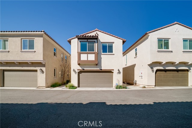 Detail Gallery Image 2 of 38 For 208 Bonita Ln, Rialto,  CA 92376 - 3 Beds | 2/1 Baths