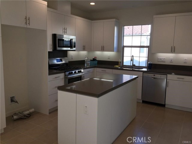 Detail Gallery Image 7 of 19 For 164 Tubeflower, Irvine,  CA 92618 - 3 Beds | 3/1 Baths