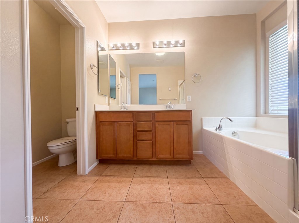 https://media.crmls.org/medias/82532153-a17f-4f25-ab5b-ca2c3792e3e8.jpg?preset=X-Large