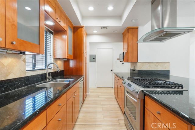 3208 Colorado Avenue, Santa Monica CA: https://media.crmls.org/medias/825393e5-48fe-489e-9d65-e2eec5bd8702.jpg