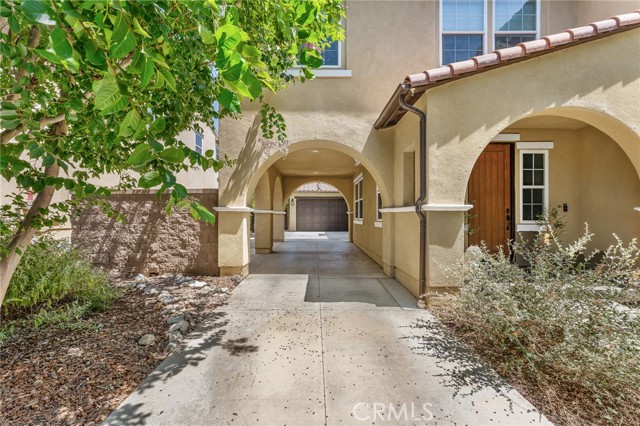 3943 E Lindenwood Drive, Ontario CA: https://media.crmls.org/medias/8253bde1-f373-4207-aa7a-62cb8fb755fd.jpg