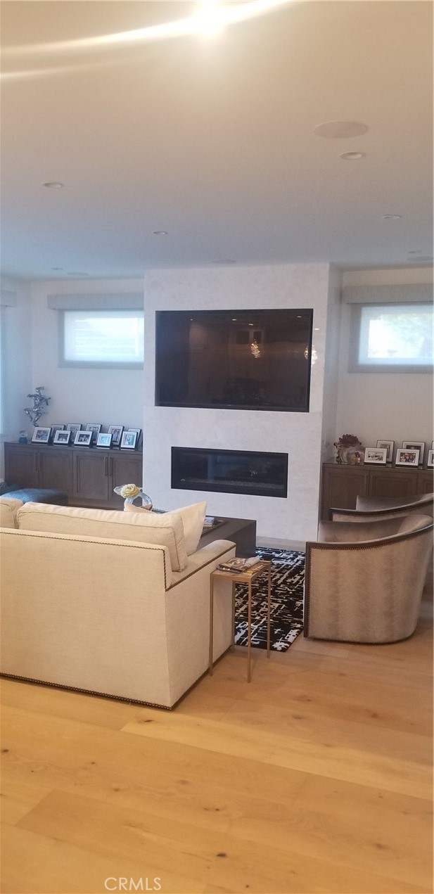 747 33rd Street, Manhattan Beach, California 90266, 5 Bedrooms Bedrooms, ,4 BathroomsBathrooms,Residential,Sold,33rd,SB22018510