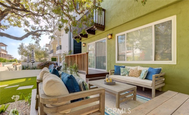 401 18th Street, Manhattan Beach, California 90266, ,Residential Income,Sold,18th,SB22145393