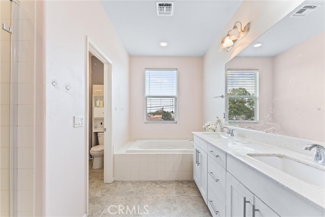 Detail Gallery Image 17 of 27 For 4236 W 5th St, Santa Ana,  CA 92703 - 4 Beds | 2/1 Baths