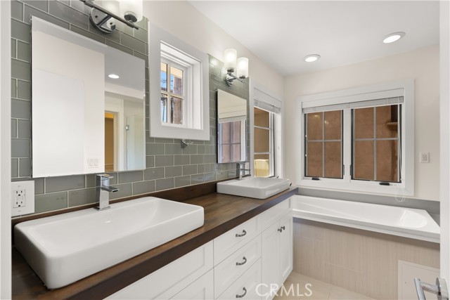 Detail Gallery Image 13 of 31 For 606 1/2 Marigold Ave, Corona Del Mar,  CA 92625 - 2 Beds | 2/1 Baths