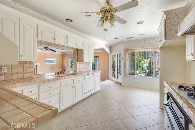 4520 Graywood Avenue, Long Beach CA: https://media.crmls.org/medias/8255b138-b371-41e2-97f4-8fa5377436f9.jpg