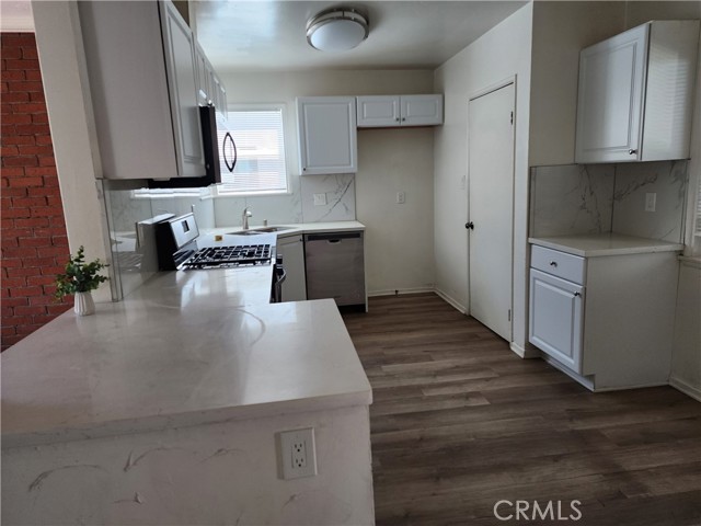 6446 Mclennan photo 5