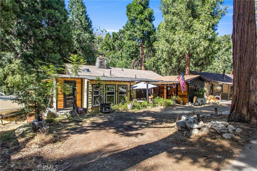https://media.crmls.org/medias/8255dbf1-7daf-4b2f-b2bc-622052071f02.jpg?preset=X-Large