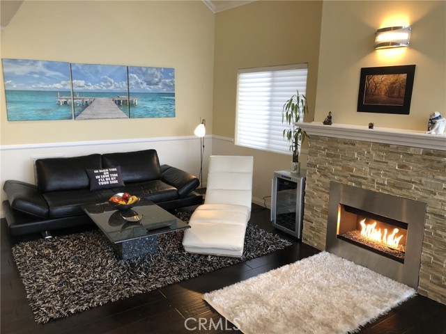 555 Esplanade, Redondo Beach CA: https://media.crmls.org/medias/8255f40b-944c-4abf-998d-3f17ccd7f733.jpg