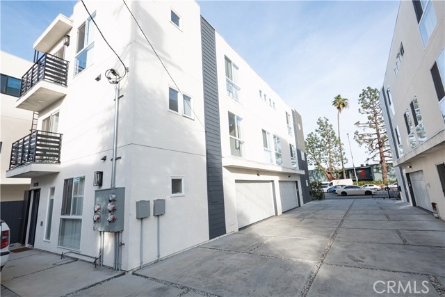 2725 S La Brea Avenue, Los Angeles CA: https://media.crmls.org/medias/8256003c-fcf8-4d5a-9437-5dd7840ff06c.jpg