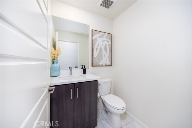 Detail Gallery Image 11 of 30 For 222 Harringay, Irvine,  CA 92618 - 3 Beds | 3/1 Baths