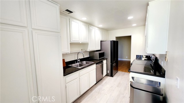 Detail Gallery Image 13 of 26 For 4080 via Marisol #129,  Los Angeles,  CA 90042 - 2 Beds | 2 Baths