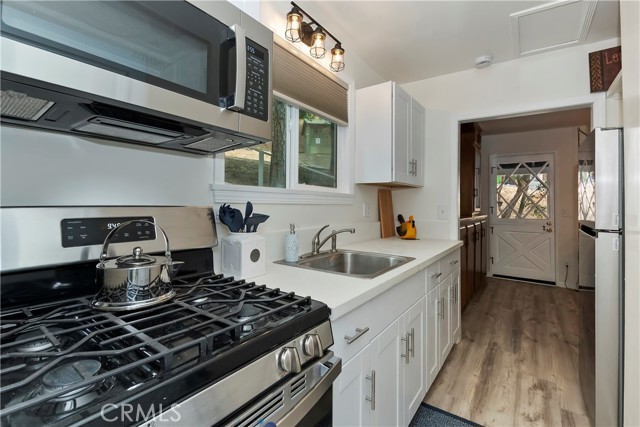 Detail Gallery Image 13 of 32 For 23677 Hillside Dr, Crestline,  CA 92325 - 1 Beds | 1 Baths