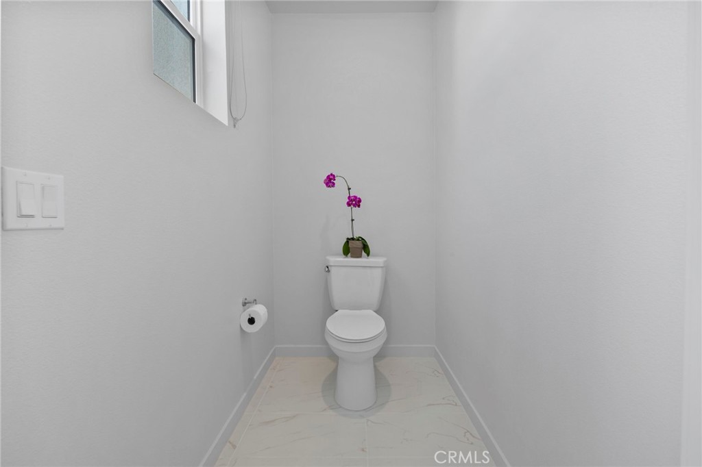 https://media.crmls.org/medias/82575201-0a31-4e3f-b0aa-795cc30fbbcb.jpg?preset=X-Large