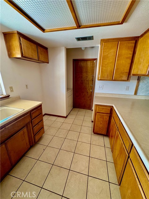 Detail Gallery Image 9 of 32 For 13925 Burning Tree Dr, Victorville,  CA 92395 - 3 Beds | 2 Baths