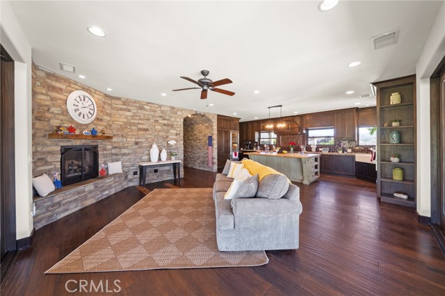 29732 Arroyo Oak Lane, Castaic CA: https://media.crmls.org/medias/8258d7b6-be16-421a-b09a-8ee132ff30de.jpg