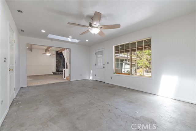 Detail Gallery Image 5 of 35 For 600 Moreno Ln, Sugarloaf,  CA 92386 - 4 Beds | 2 Baths