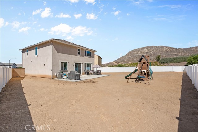 6283 Big Bend Way, Jurupa Valley CA: https://media.crmls.org/medias/8259c8c8-ebeb-4834-a8dd-e83556564f93.jpg