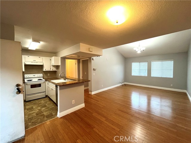 Detail Gallery Image 11 of 21 For 15000 Downey Ave #204,  Paramount,  CA 90723 - 1 Beds | 1 Baths