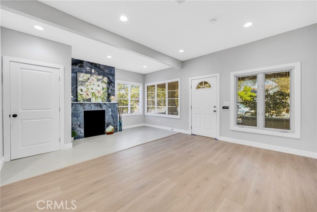 Detail Gallery Image 5 of 48 For 404 E Kingsley Ave, Pomona,  CA 91767 - 5 Beds | 3 Baths