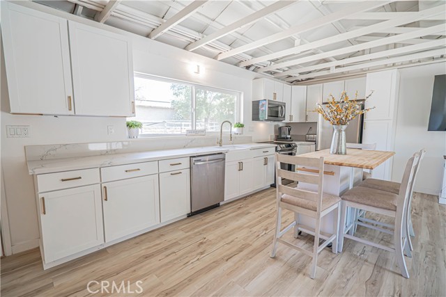 35356 Sierra Vista Drive, Agua Dulce CA: https://media.crmls.org/medias/825a087c-bc5e-44f5-bbfe-1b6f4603c20b.jpg