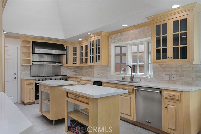 Detail Gallery Image 7 of 20 For 5047 Orrville Ave, Woodland Hills,  CA 91367 - 4 Beds | 2/1 Baths