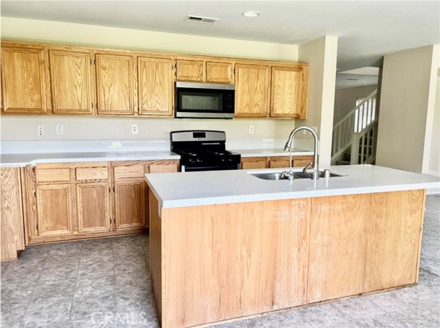 Detail Gallery Image 6 of 32 For 32040 Poppy Way, Lake Elsinore,  CA 92532 - 4 Beds | 2/1 Baths
