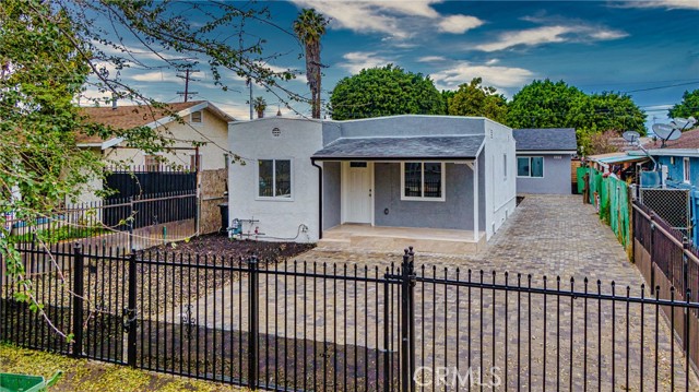 Detail Gallery Image 1 of 12 For 323 E 93rd St, Los Angeles,  CA 90003 - – Beds | – Baths