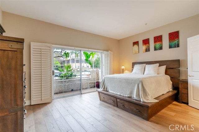 Detail Gallery Image 8 of 25 For 10604 Valley Spring Ln #105,  Toluca Lake,  CA 91602 - 2 Beds | 2 Baths