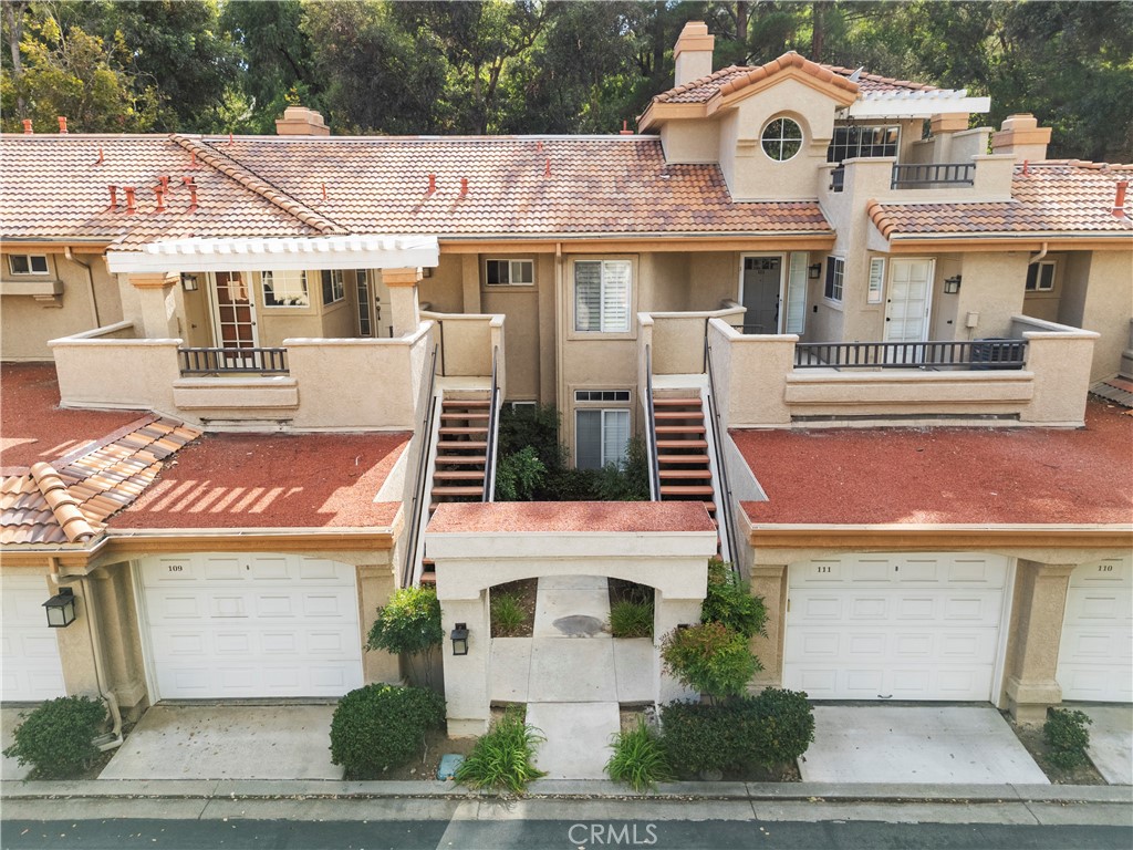 https://media.crmls.org/medias/825d298f-2a2d-405e-a9e2-3771c62bffa5.jpg?preset=X-Large
