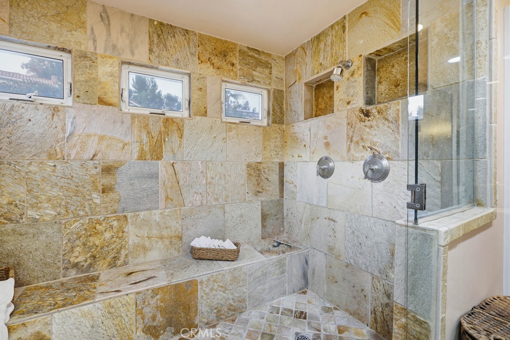 https://media.crmls.org/medias/825d9ee0-eaa2-45f6-9736-64b968270625.jpg?preset=X-Large