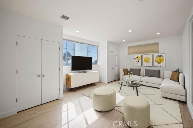 Detail Gallery Image 12 of 35 For 8246 Woodshill Trl, Los Angeles,  CA 90069 - 5 Beds | 5 Baths