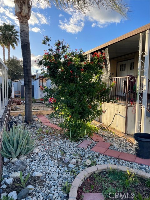 Detail Gallery Image 3 of 11 For 4400 Florida, Hemet,  CA 92545 - 2 Beds | 2 Baths