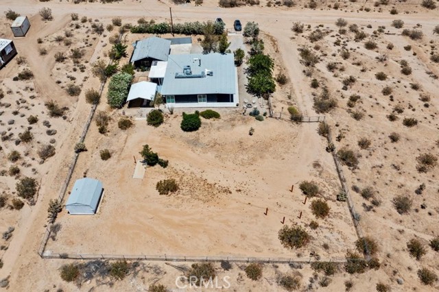 62171 Campanula Street, Joshua Tree CA: https://media.crmls.org/medias/825eb25a-c07a-4d0f-abe4-1989dbcf3548.jpg