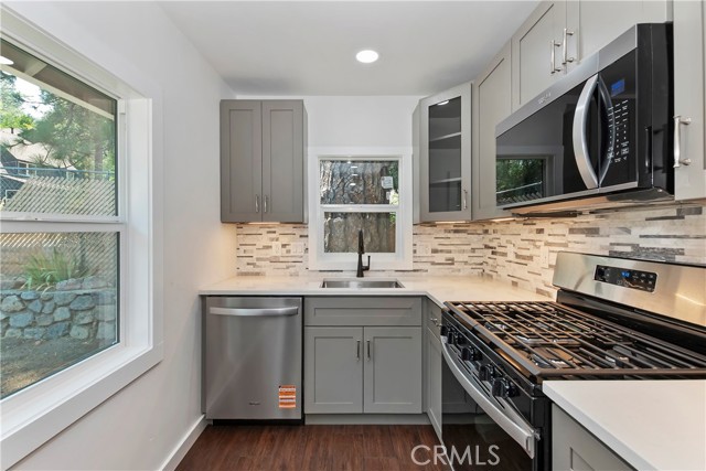 Detail Gallery Image 7 of 32 For 23984 Straight Way, Crestline,  CA 92325 - 2 Beds | 1 Baths