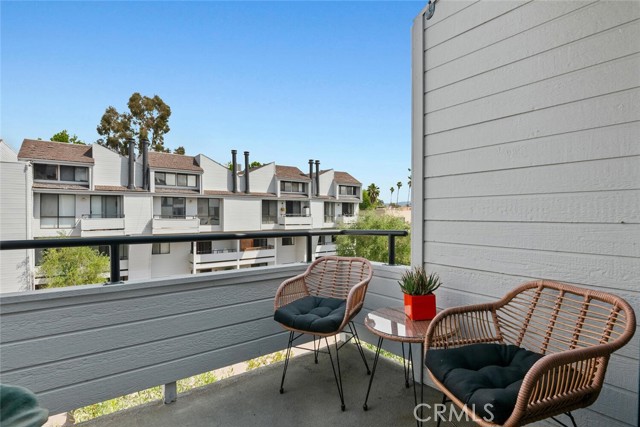 13331 Moorpark Street, Sherman Oaks CA: https://media.crmls.org/medias/8260b371-88a6-478b-9195-215440cd1692.jpg