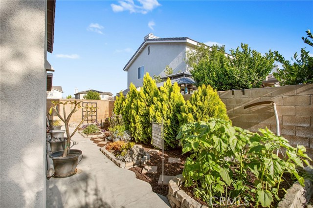 6347 Lyndsey Street, Eastvale CA: https://media.crmls.org/medias/82615cd0-1160-48b6-9d5f-11abdc3227c9.jpg