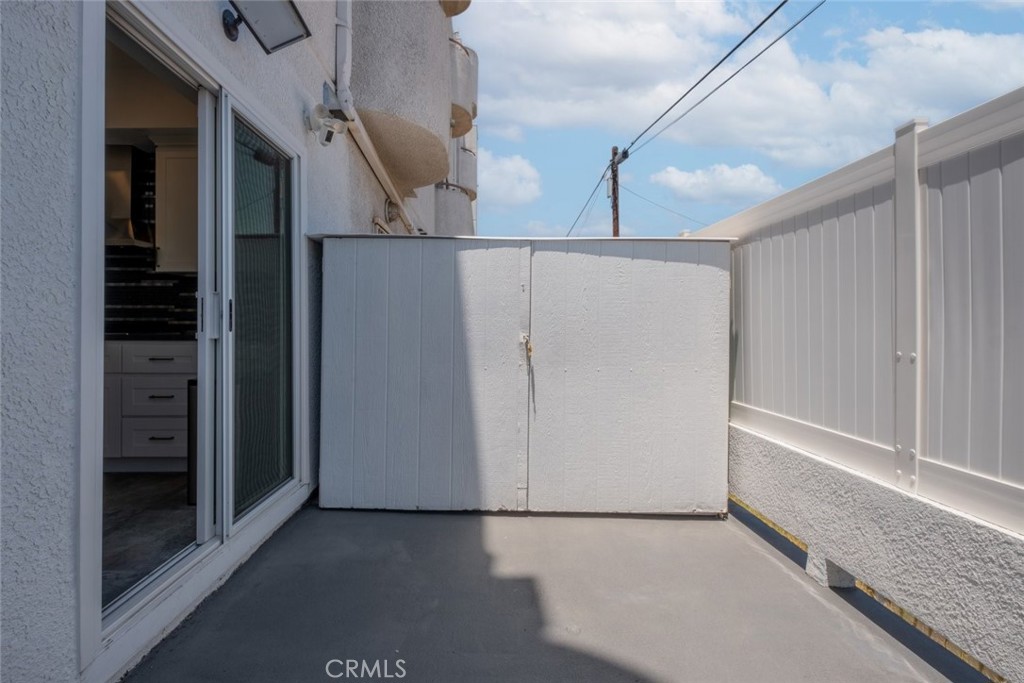 https://media.crmls.org/medias/82623ded-29ed-49f8-b063-6429aeeb9b23.jpg?preset=X-Large