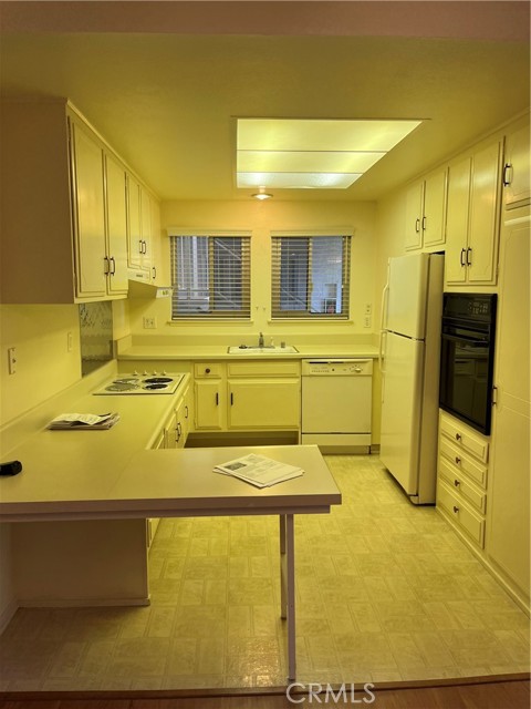 Detail Gallery Image 8 of 26 For 953 Avenida Carmel, Unit B, Laguna Woods,  CA 92637 - 2 Beds | 2 Baths