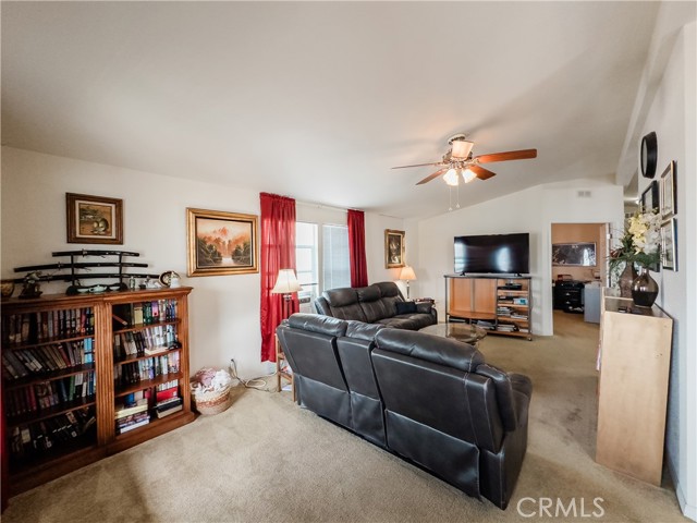 Detail Gallery Image 15 of 28 For 300 Magpie Ln, Fountain Valley,  CA 92708 - 3 Beds | 2 Baths