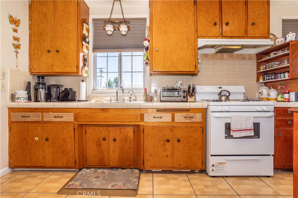 https://media.crmls.org/medias/82647d16-73e6-41dd-90e5-7330b2eaaafc.jpg?preset=X-Large