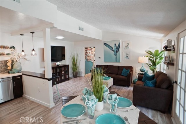 Detail Gallery Image 10 of 39 For 19235 Avenue of the Oaks #B,  Newhall,  CA 91321 - 1 Beds | 1 Baths