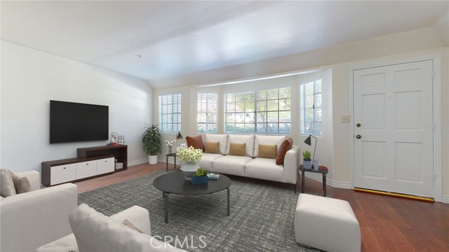 1328 North Columbus Avenue, 5 photo 1