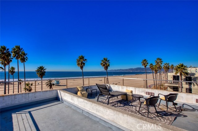 Detail Gallery Image 35 of 44 For 3007 Ocean Front Walk, Venice,  CA 90291 - 3 Beds | 3 Baths