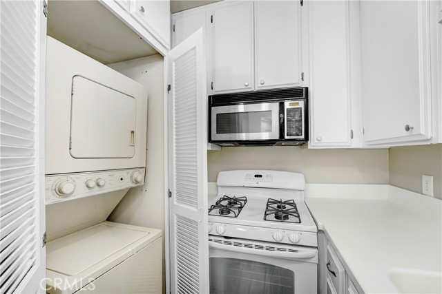 Detail Gallery Image 14 of 26 For 6140 Monterey #406,  Los Angeles,  CA 90042 - 2 Beds | 2 Baths